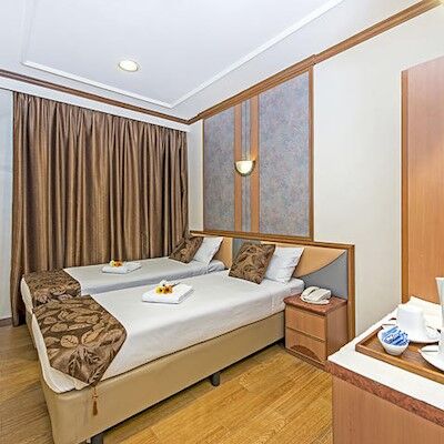 81 Premier Princess 2* Singapura