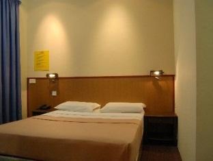 Madras Eminence Hotel 2*