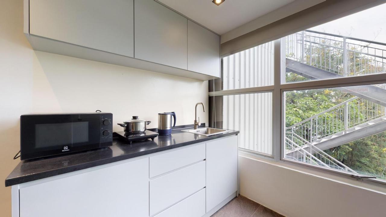 Apartemen International Service At Raeburn Park