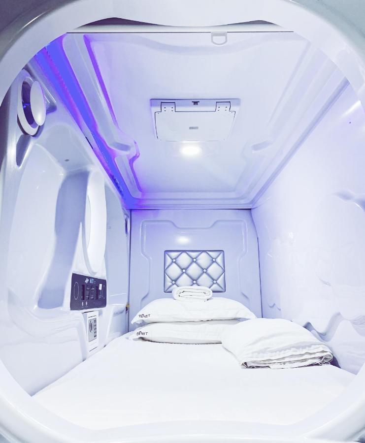 Met A Space Pod @ Boat Quay