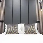 Rr Studios & Suites
