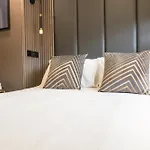 Rr Studios & Suites