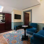 Maxwell Reserve Singapore, Autograph Collection