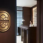 Momentus Hotel Alexandra