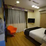 five/6 Hotel Splendour