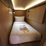 Cube Boutique Capsule Hotel At Kampong Glam
