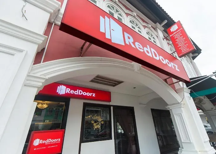 Reddoorz Hotel Near Marine Parade Central