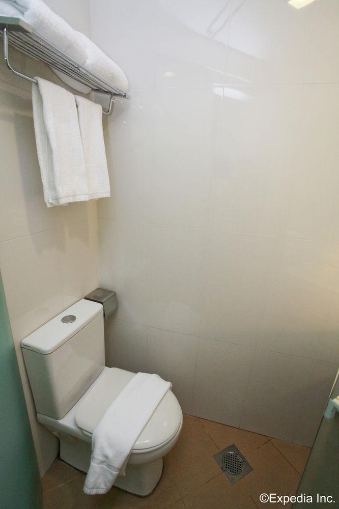 Aqueen Balestier Hotel 3*