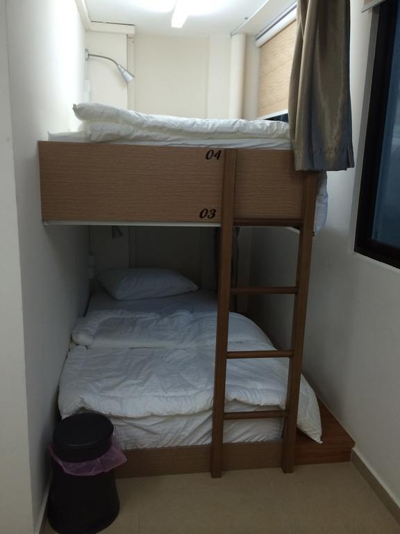 D & E Pte Ltd * Singapore