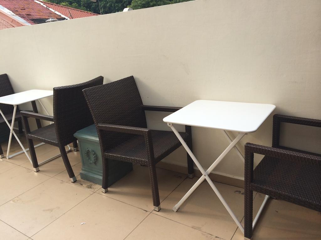 D & E Pte Ltd *