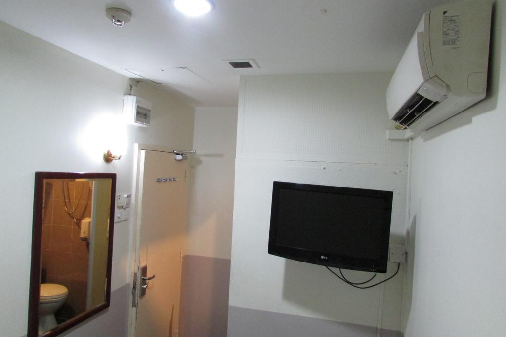 Meriton Hotel 2*