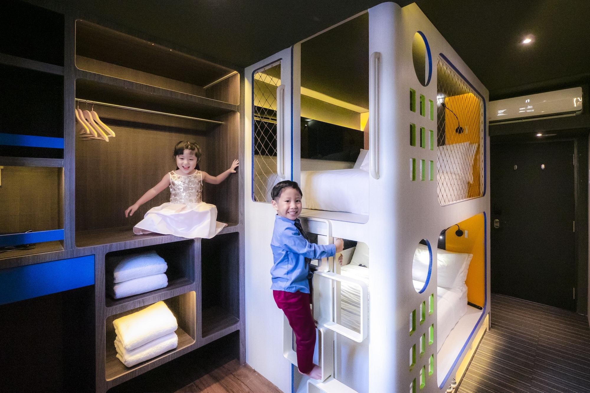 Cube Family Boutique Capsule At Chinatown Singapura