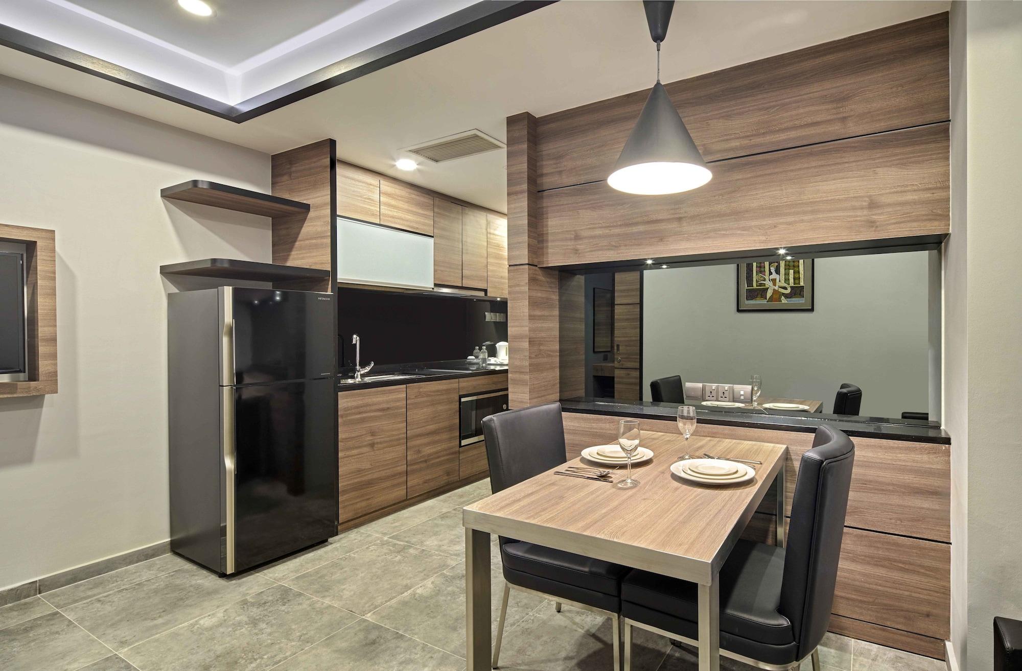 Orchard Grand Court 4*