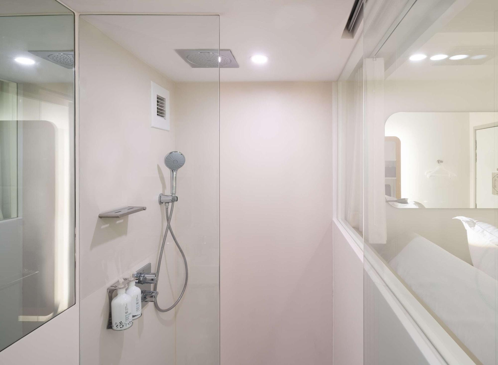 Yotelair Changi Airport Landside Hotel 4*