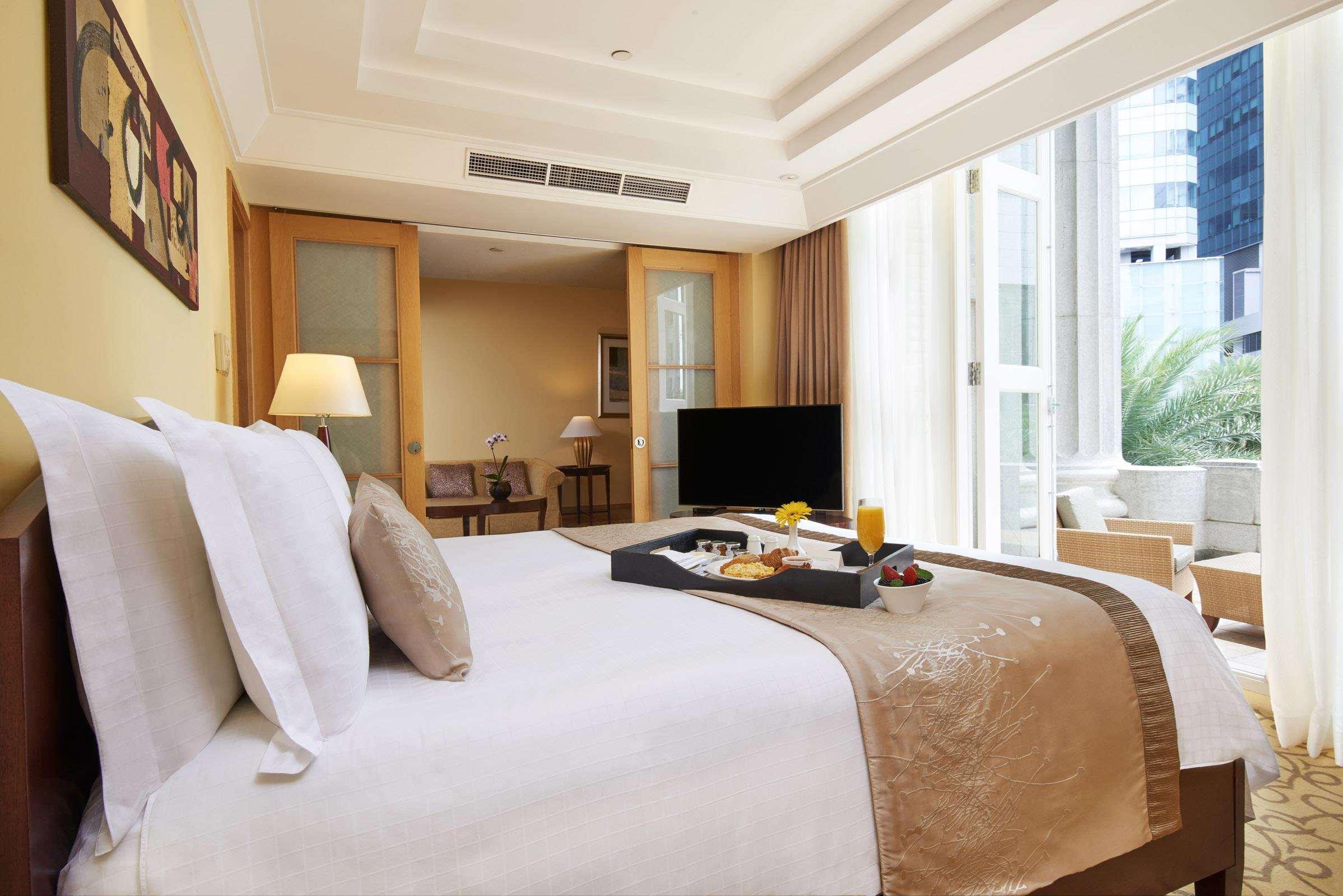 The Fullerton Hotel