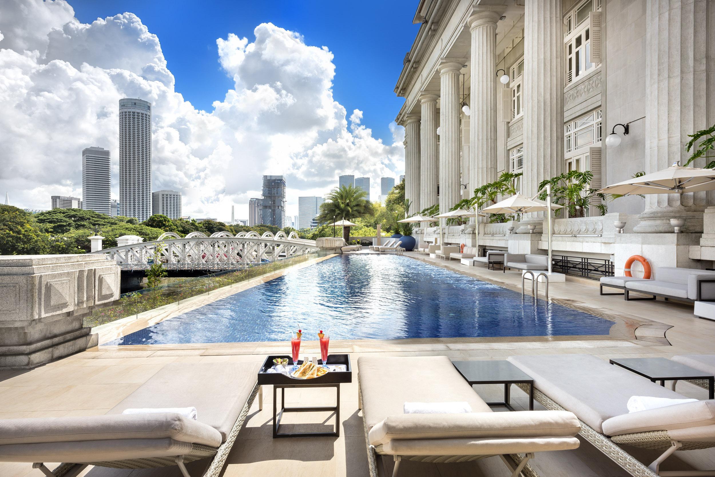 The Fullerton Hotel 5*