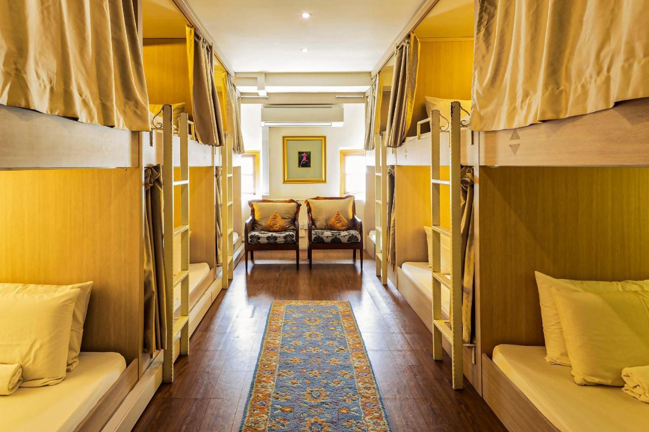 Atelier Capsule hotel