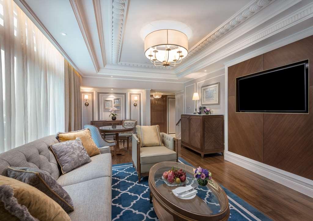 The Fullerton 5*