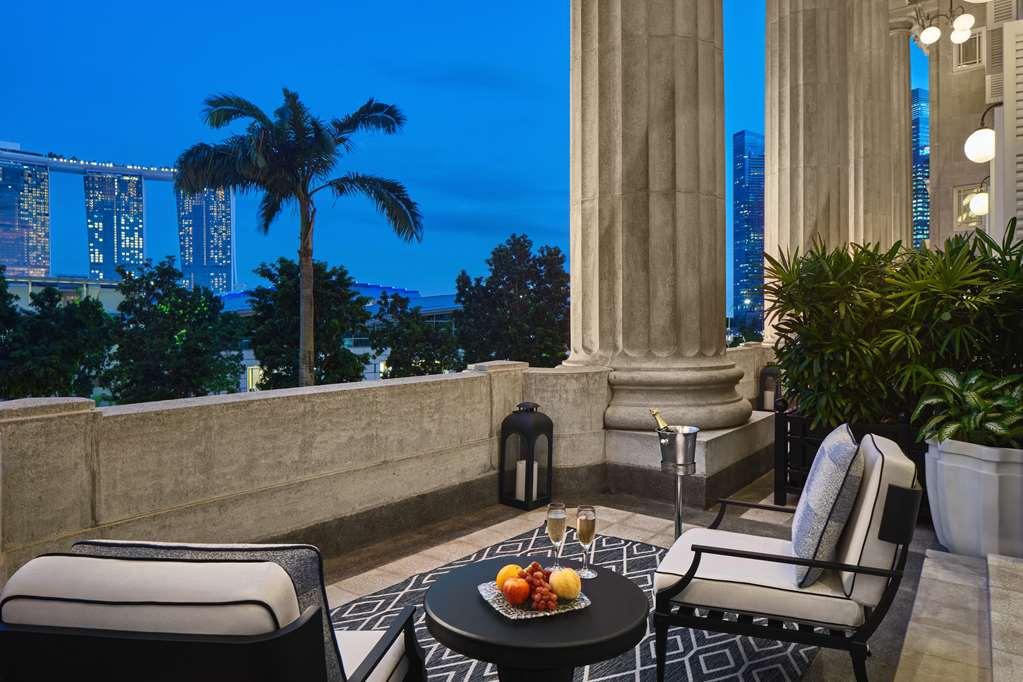 The Fullerton Hotel 5*