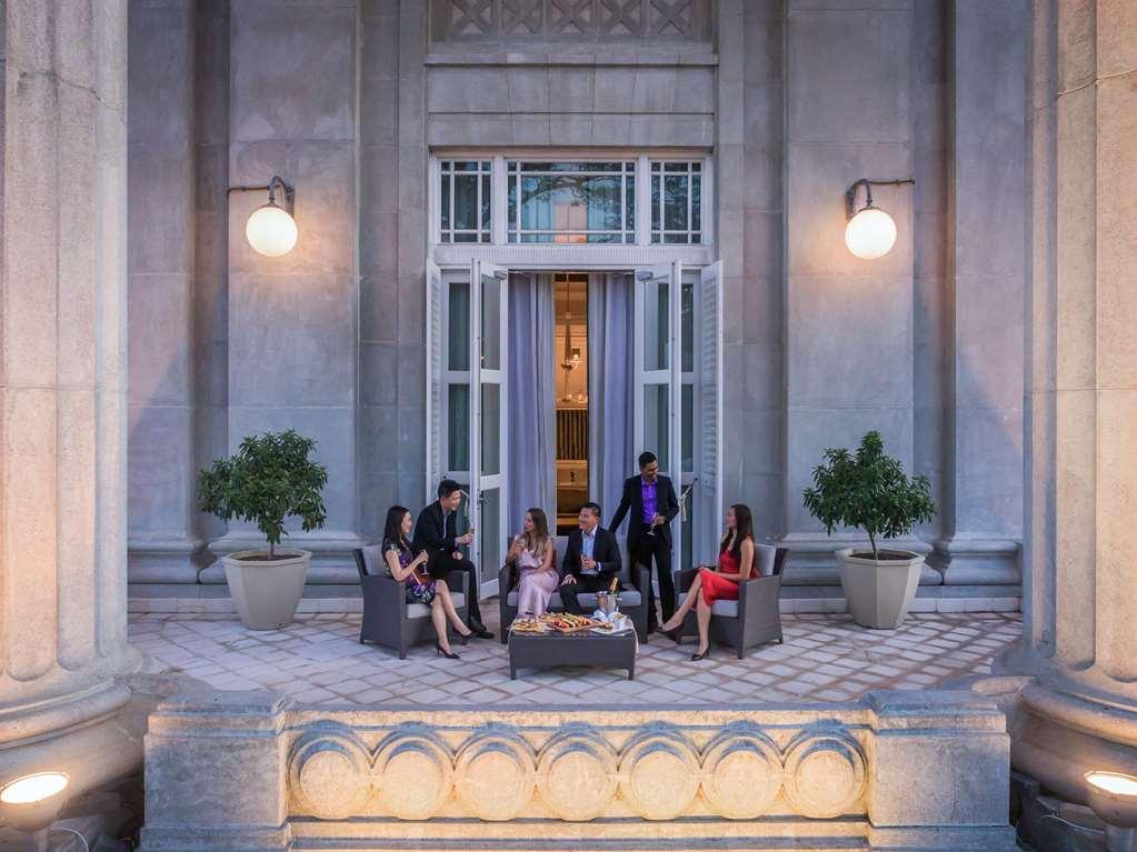 The Fullerton Hotel 5*