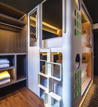 Cube Family Boutique Capsule At Chinatown Hotel kapsul