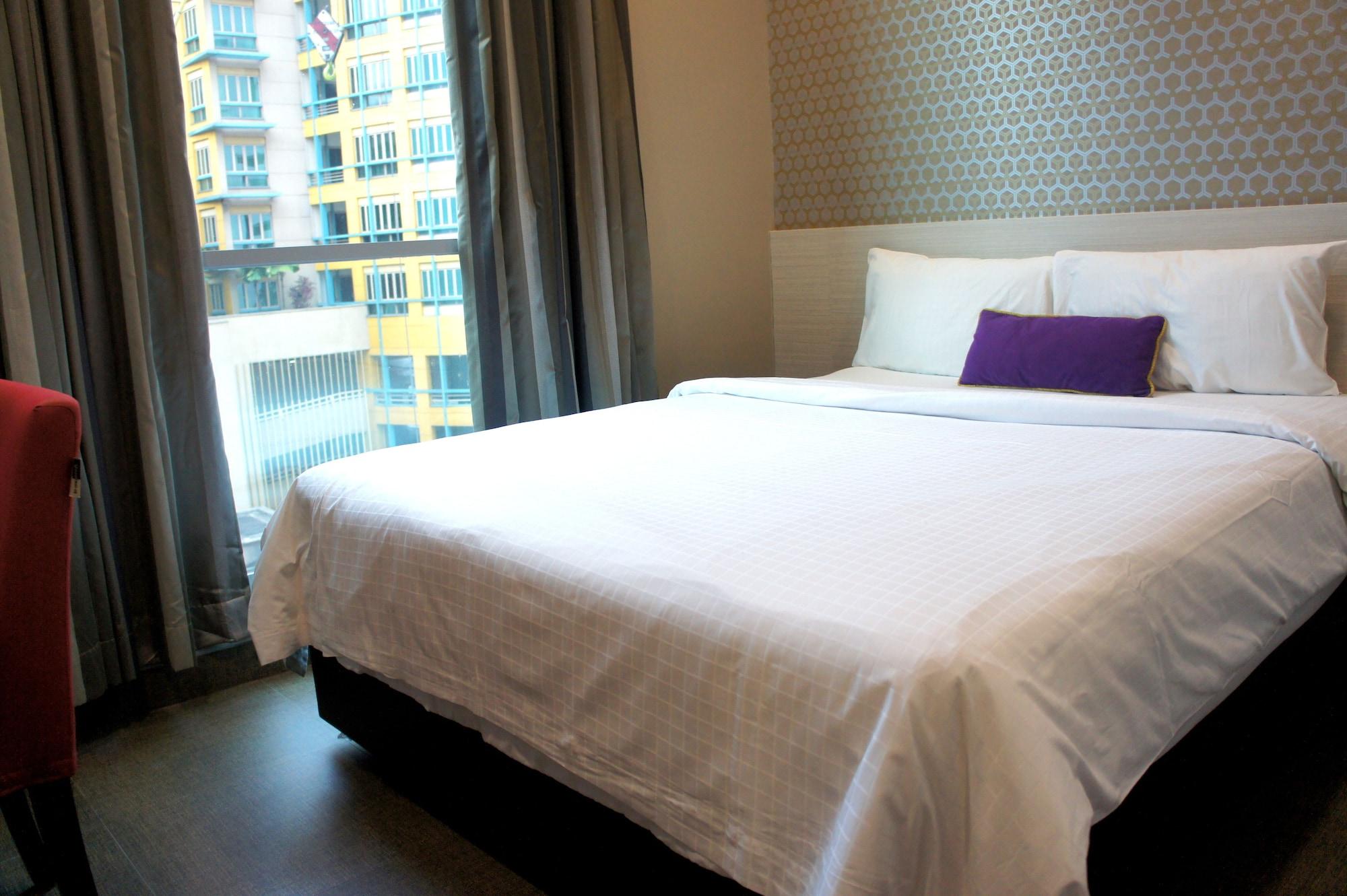 V Bencoolen Hotel 4*