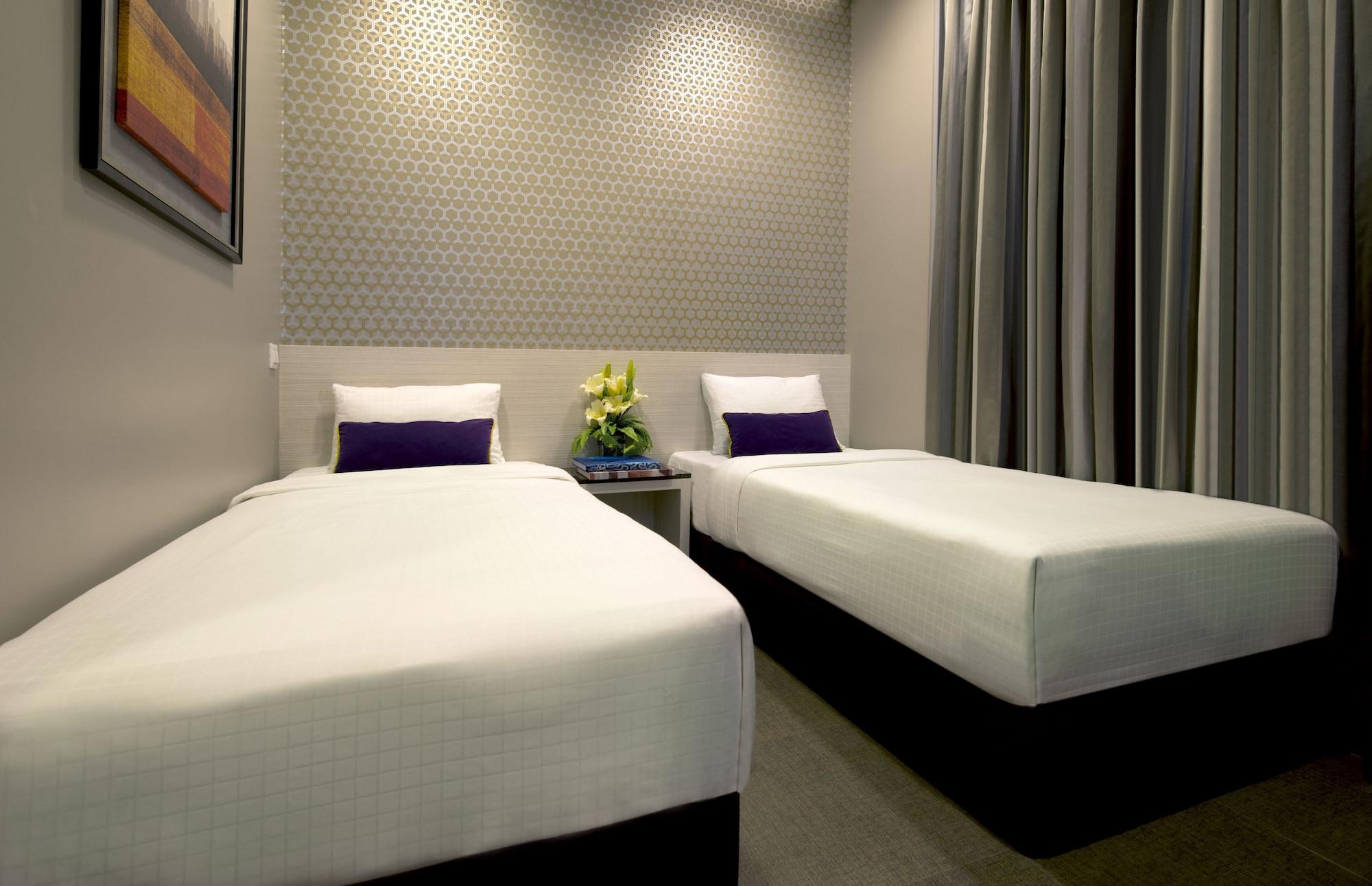 V Bencoolen Hotel 4*