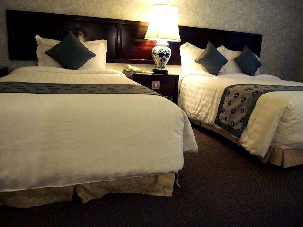 Royal Hotel Singapura