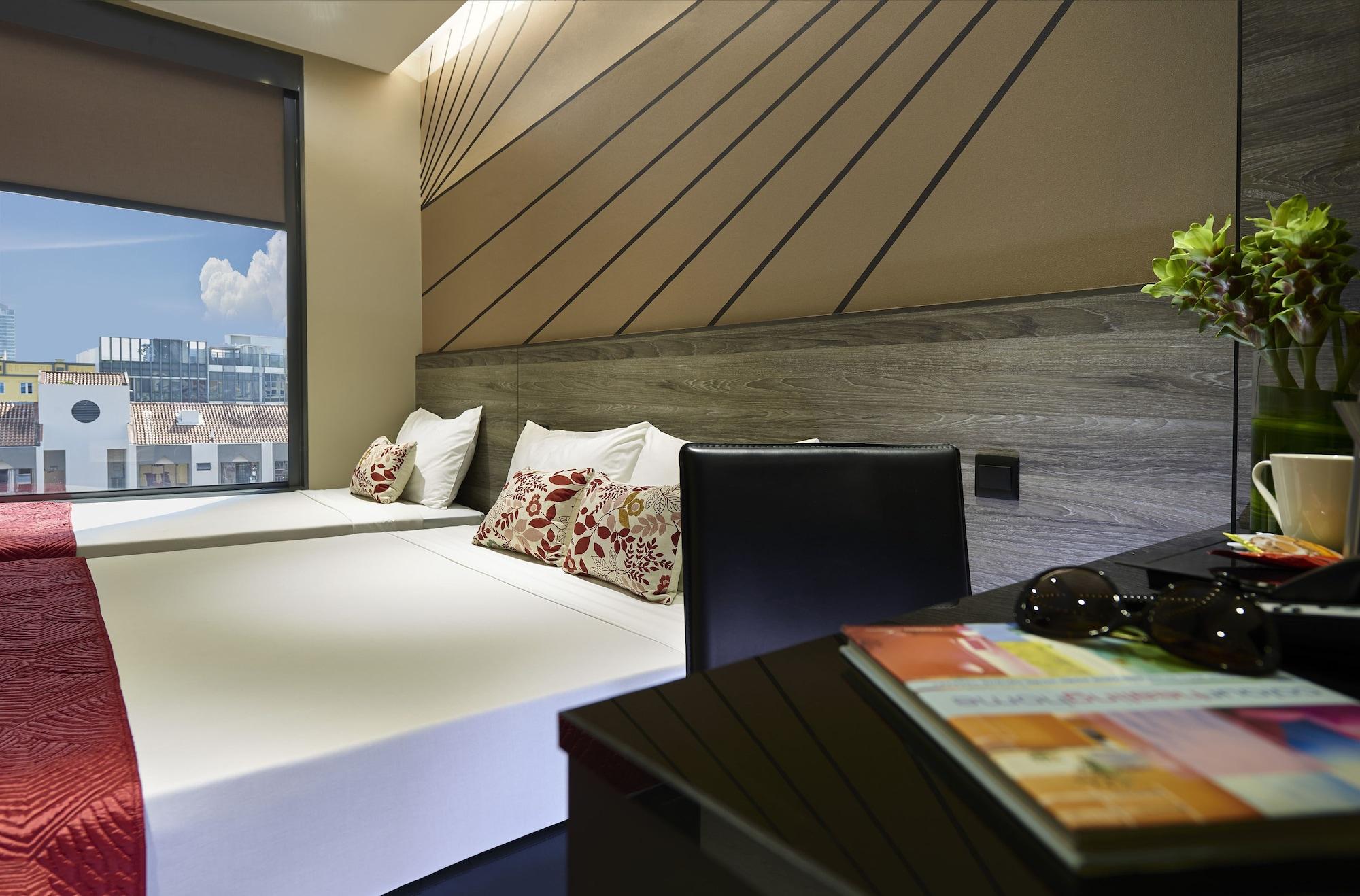81 Orchid Hotel 2*