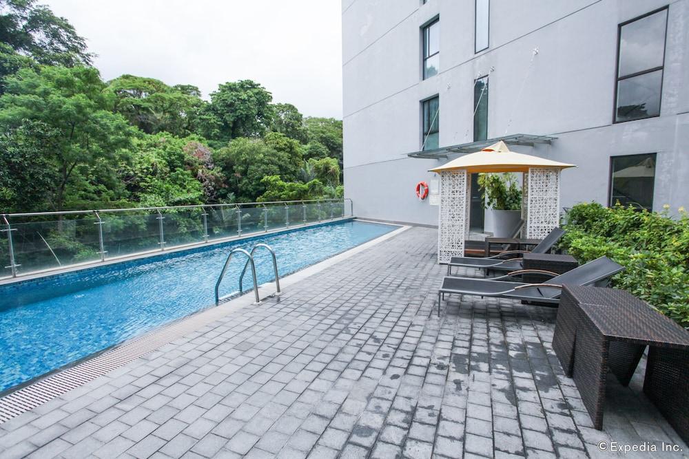 Travelodge Harbourfront 4*