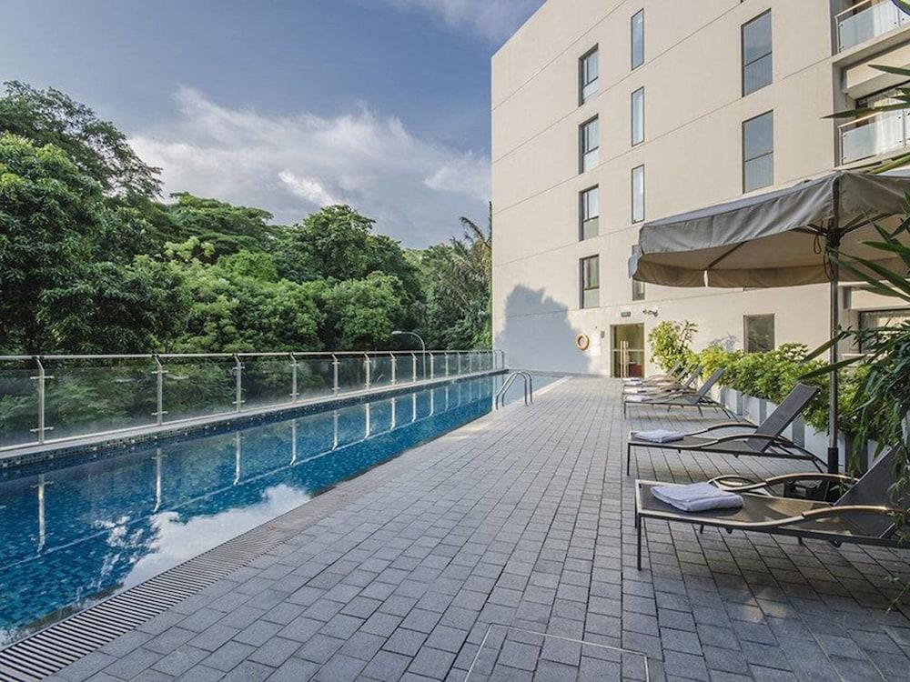 Hotel Travelodge Harbourfront 4*