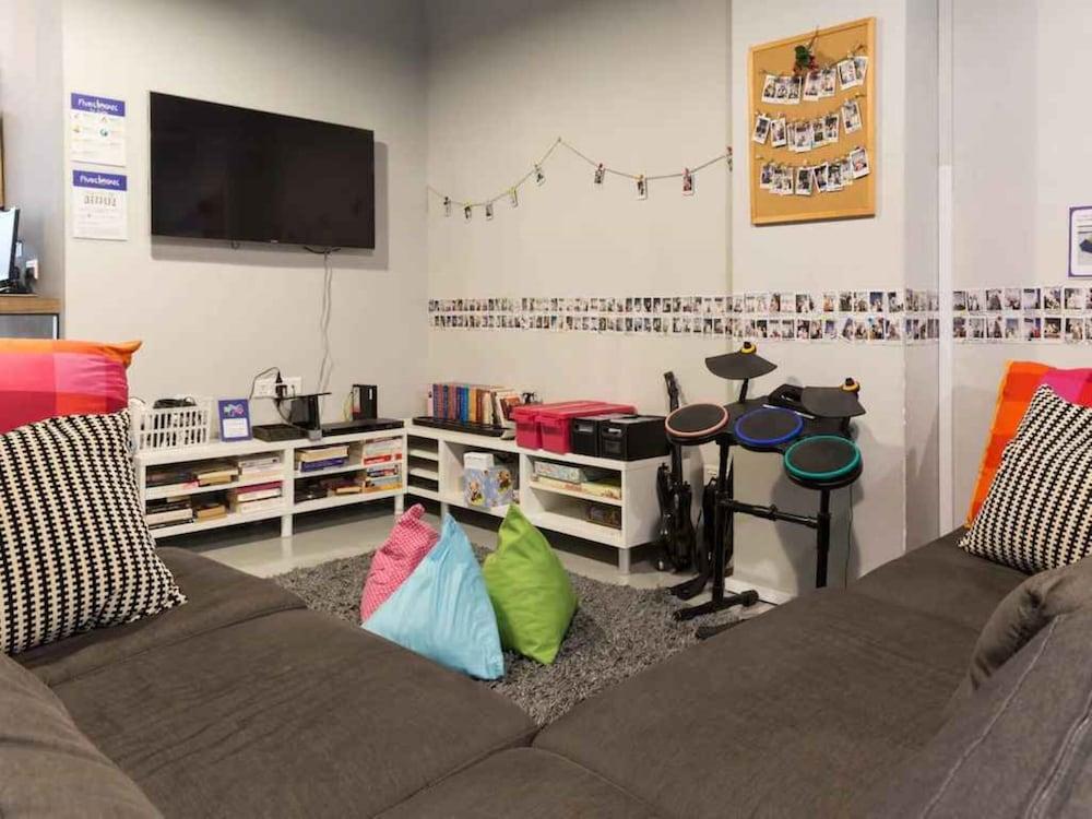 Hostel Checkers Backpackers *