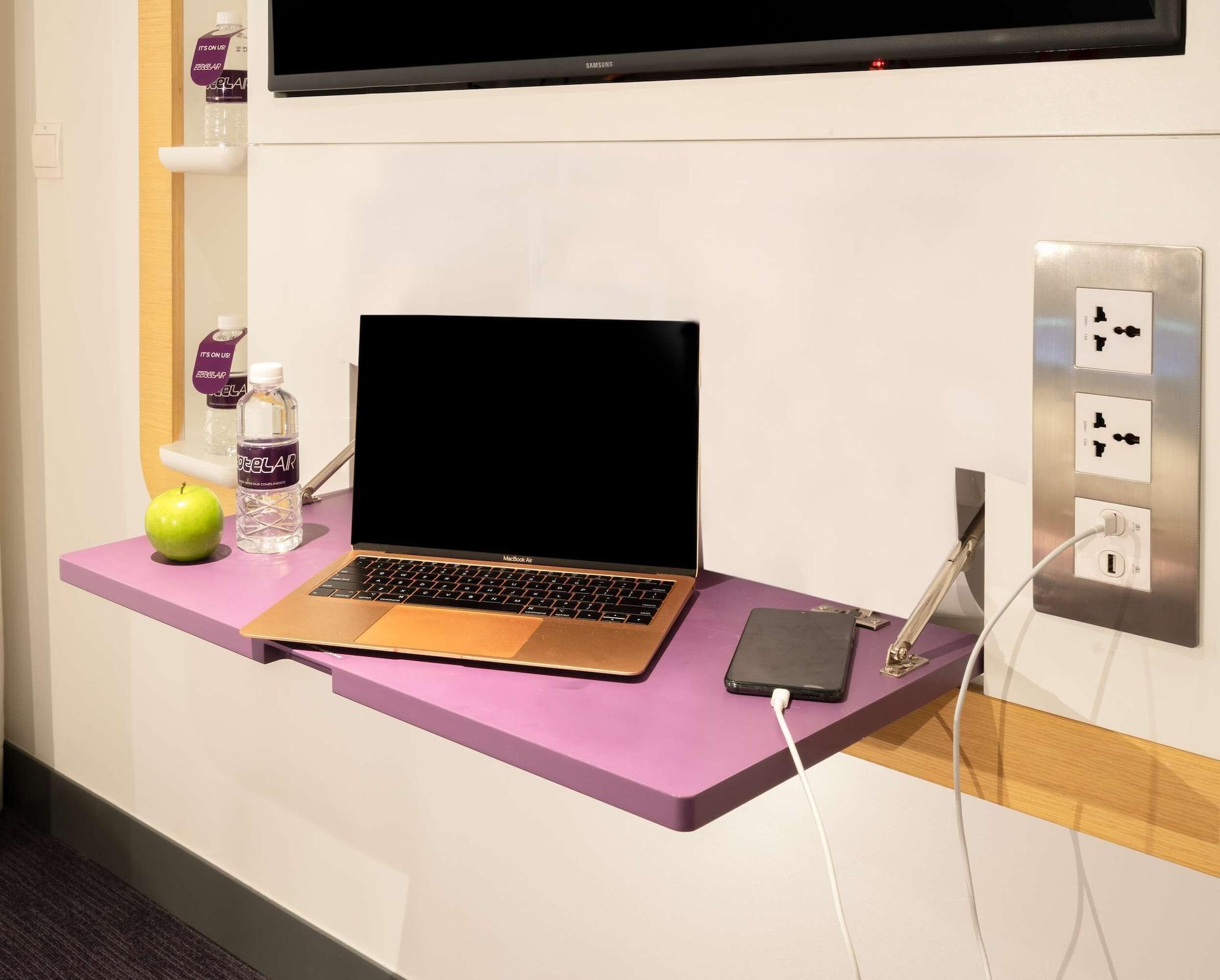 Yotelair Changi Airport Landside Hotel