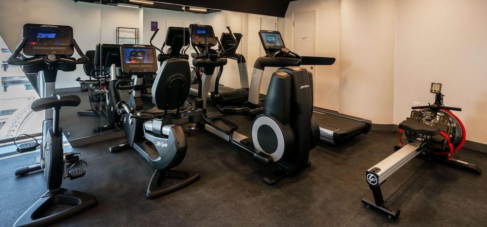 Hotel Yotelair Changi Airport Landside 4*