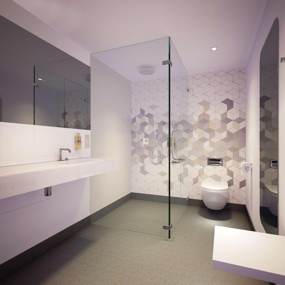 Yotelair Changi Airport Landside Hotel 4*