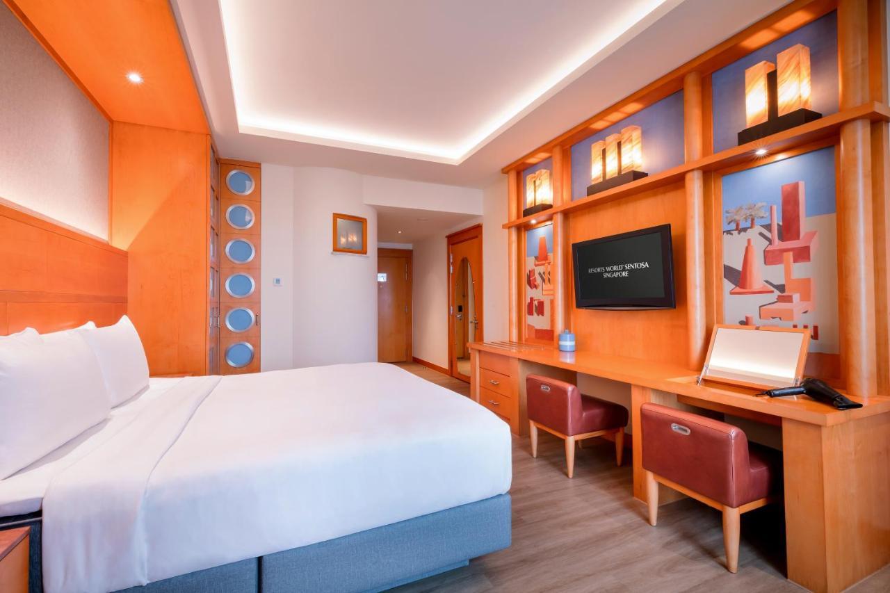 Resor World Sentosa - Michael Singapore