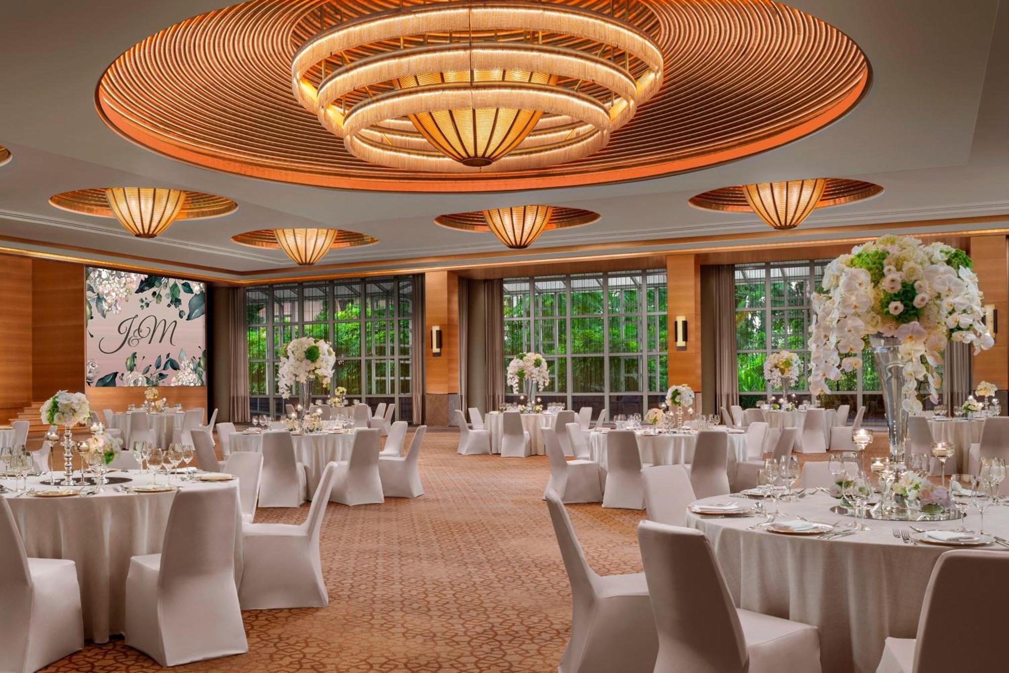 The Ritz-carlton, Millenia 5*
