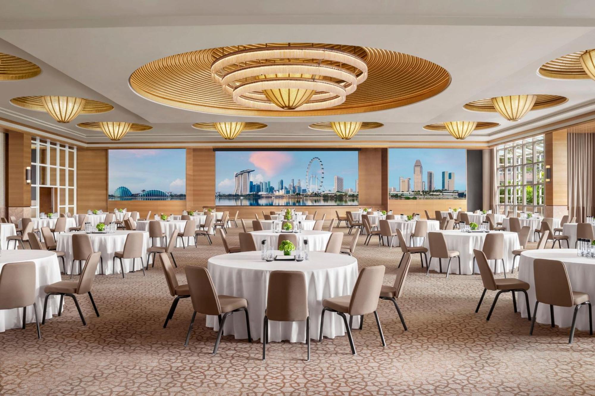 The Ritz-carlton, Millenia Hotel 5*
