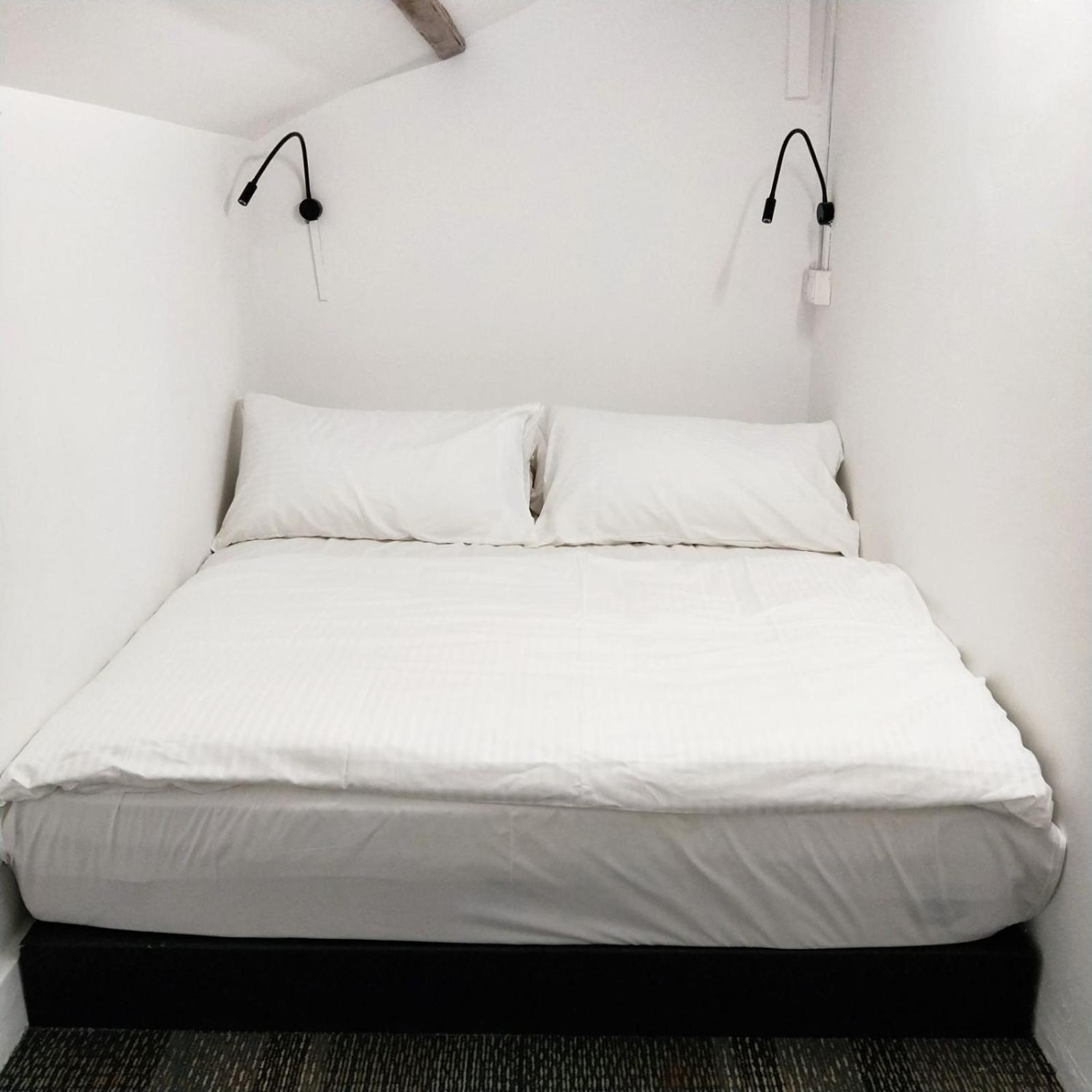Wink At Mosque Street Capsule hotel