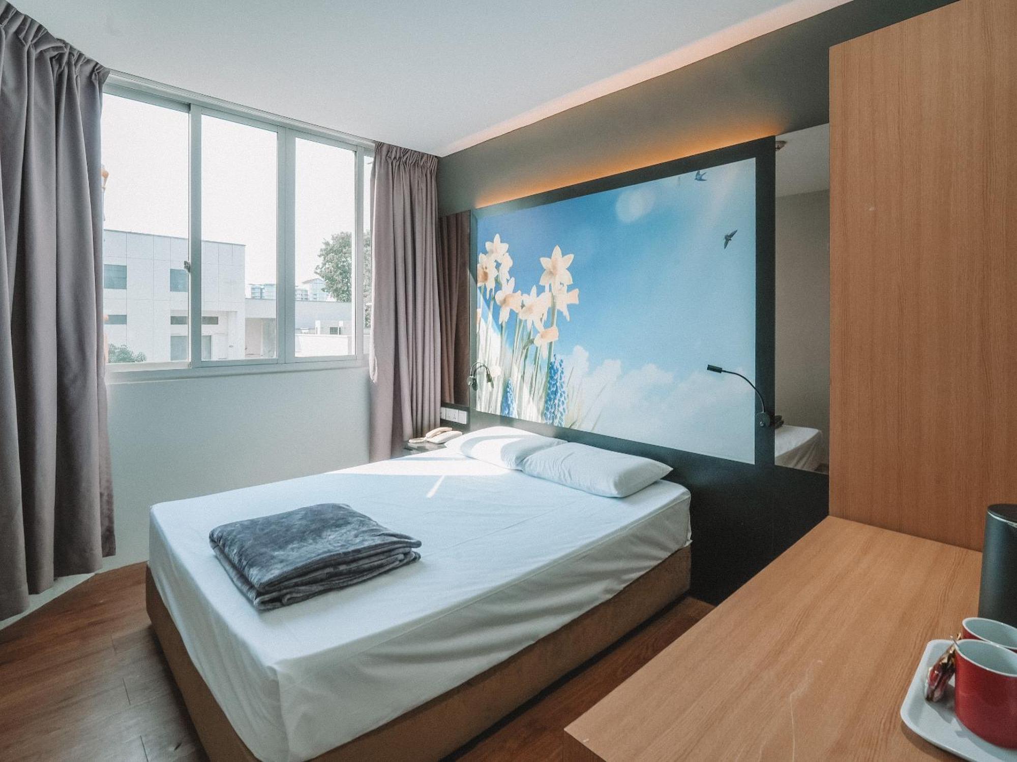 Hi Dot Hotel