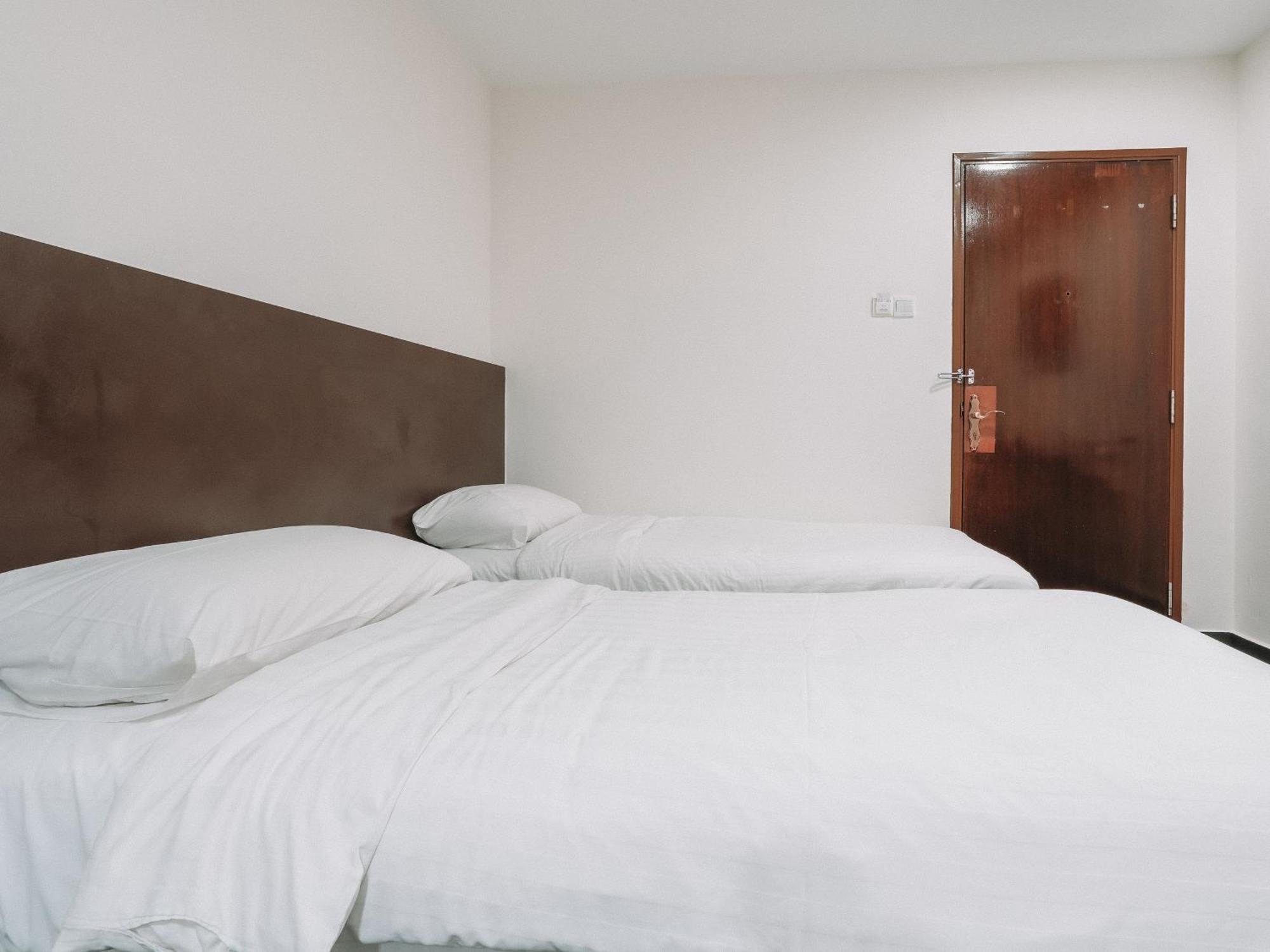 Hotel A Desker