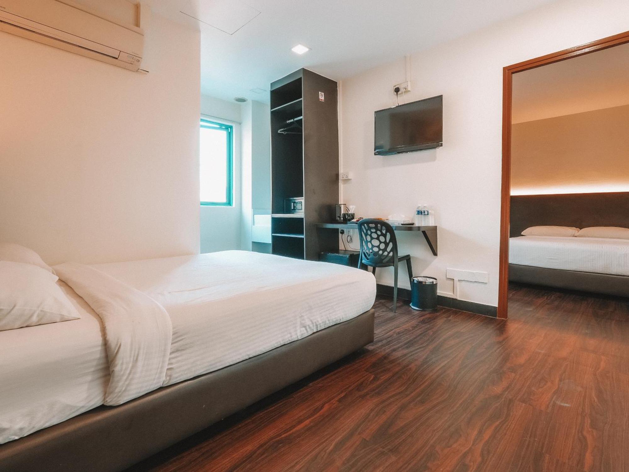 A Desker Singapore