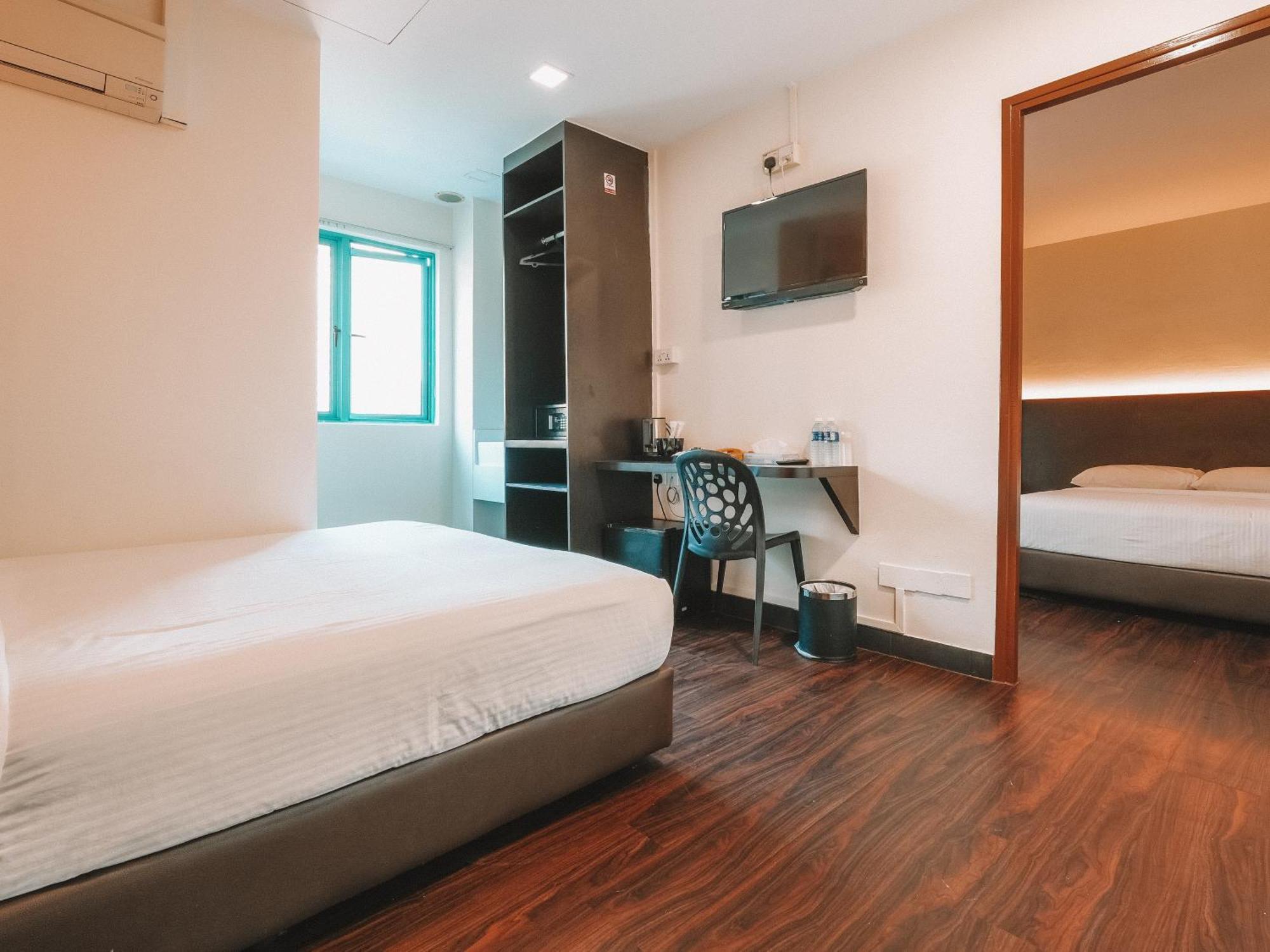 Hotel A Desker