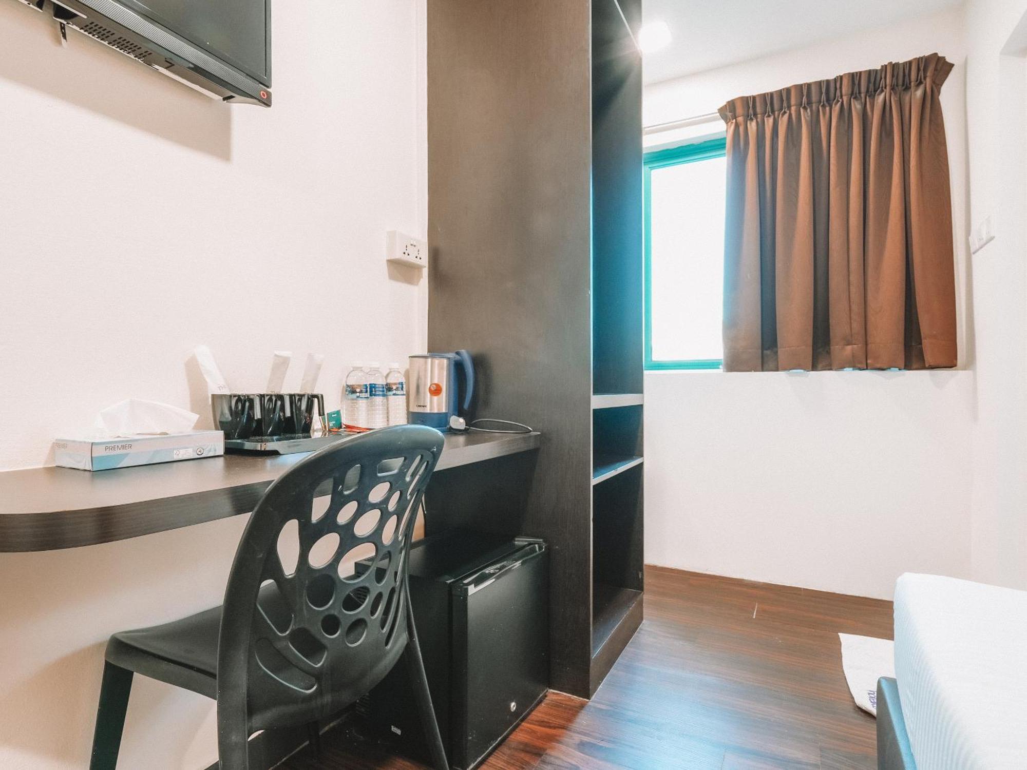 Hotel A Desker Singapore