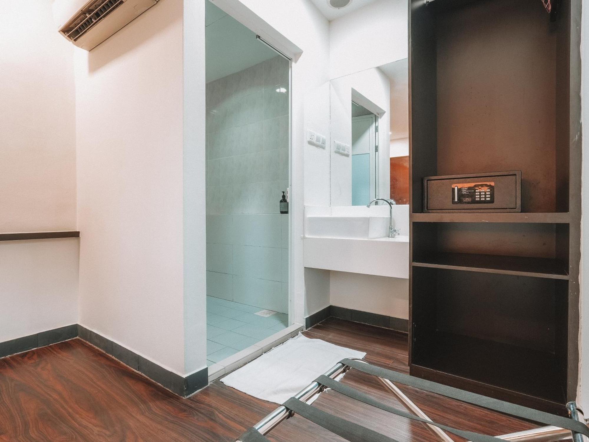 Hotel A Desker Singapore