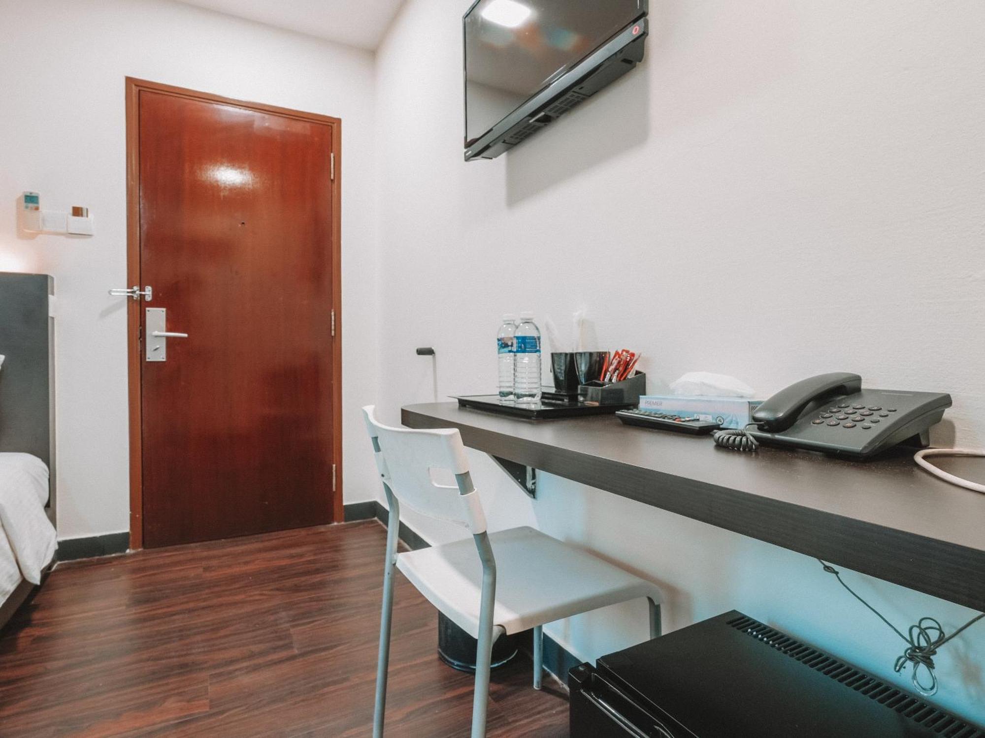 A Desker 3* Singapore