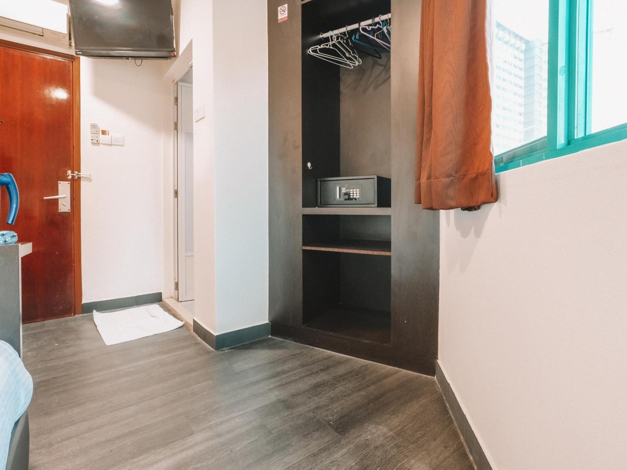 Hotel A Desker Singapore