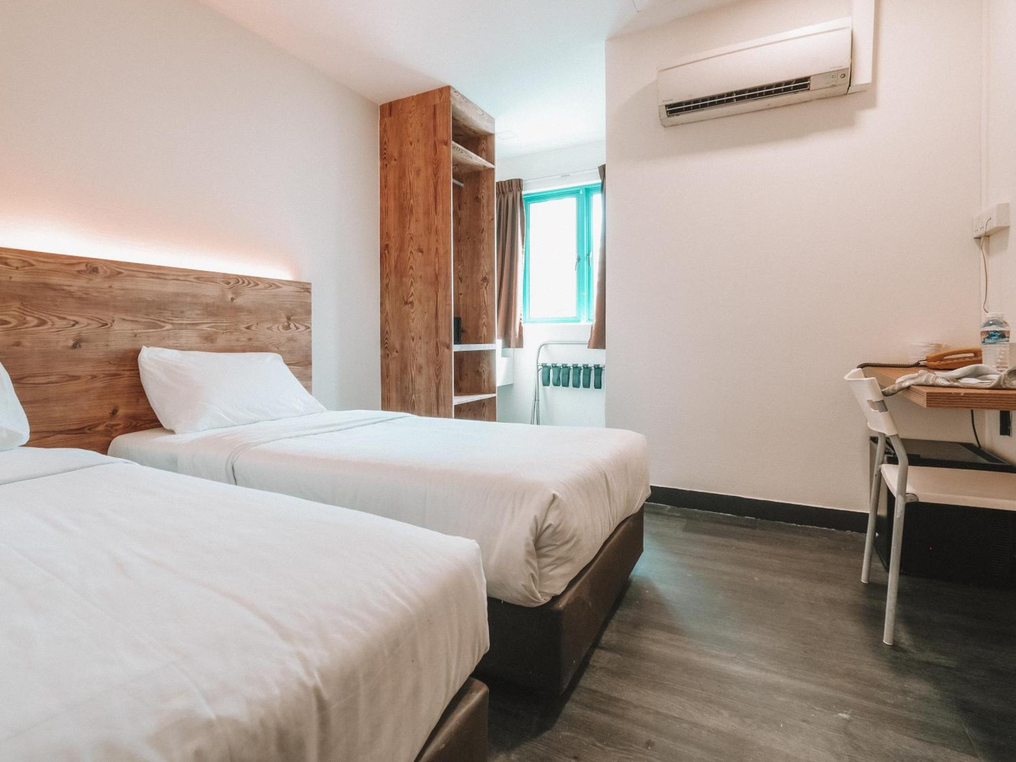 Hotel A Desker Singapore