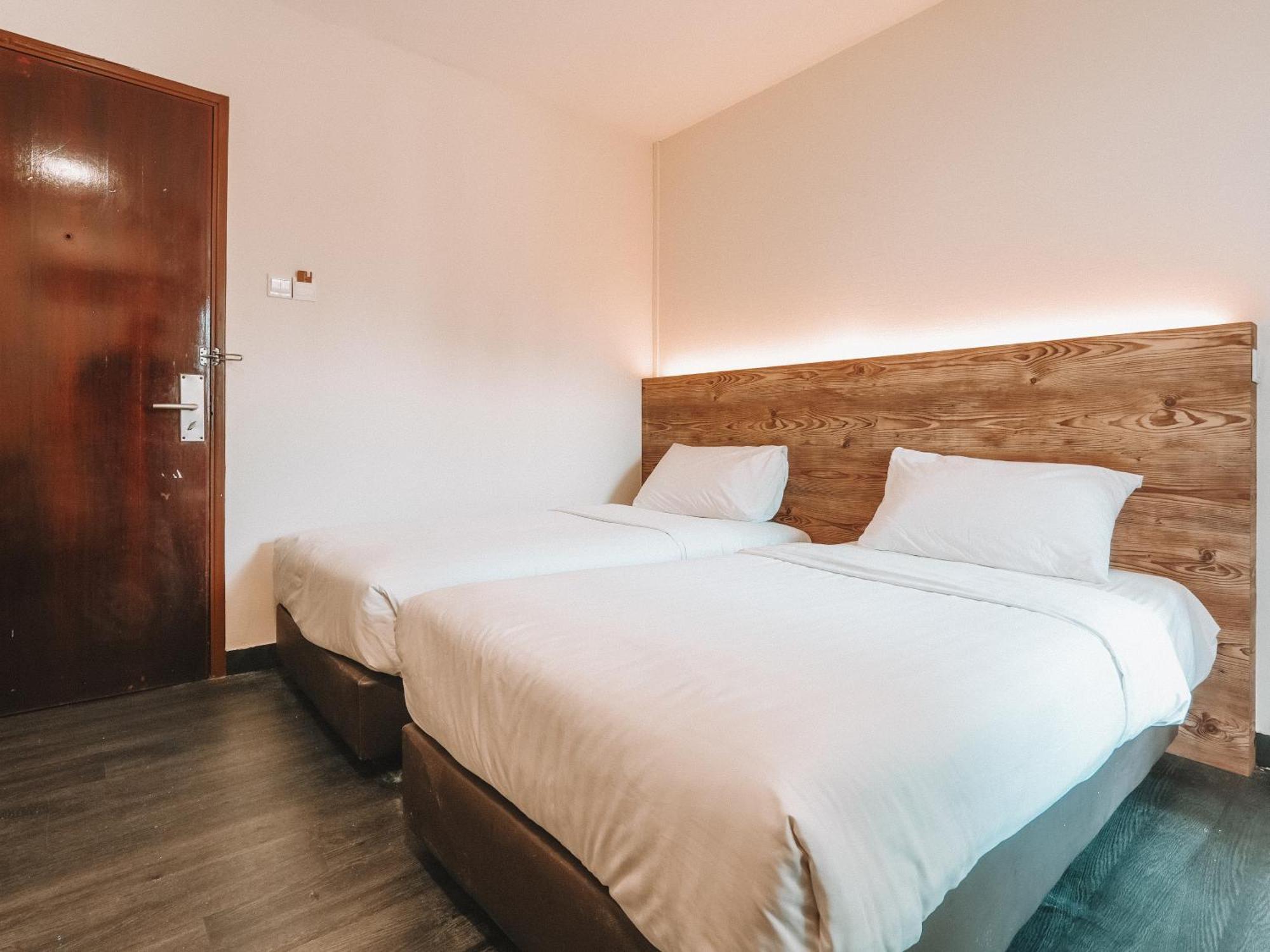 Hotel A Desker 3*