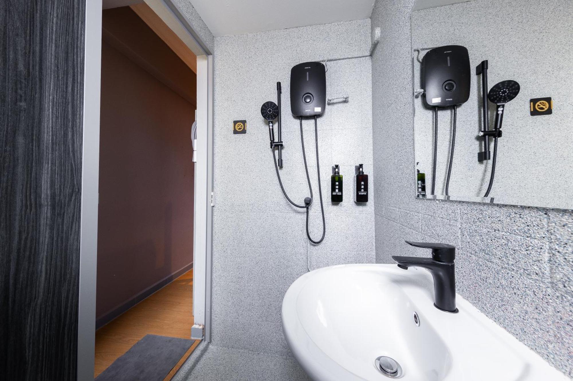 Hostel D'nova Kallang